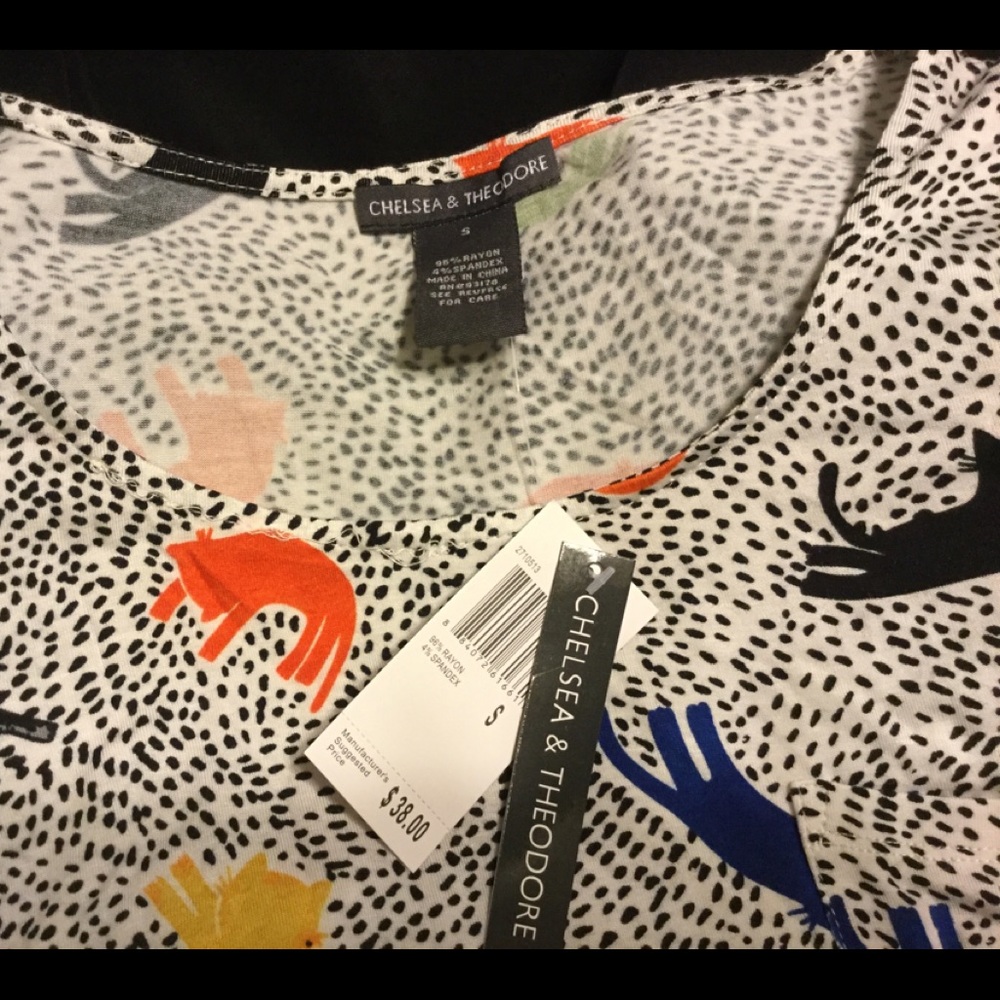 Kittens everywhere Cute top with many colors. Sz S